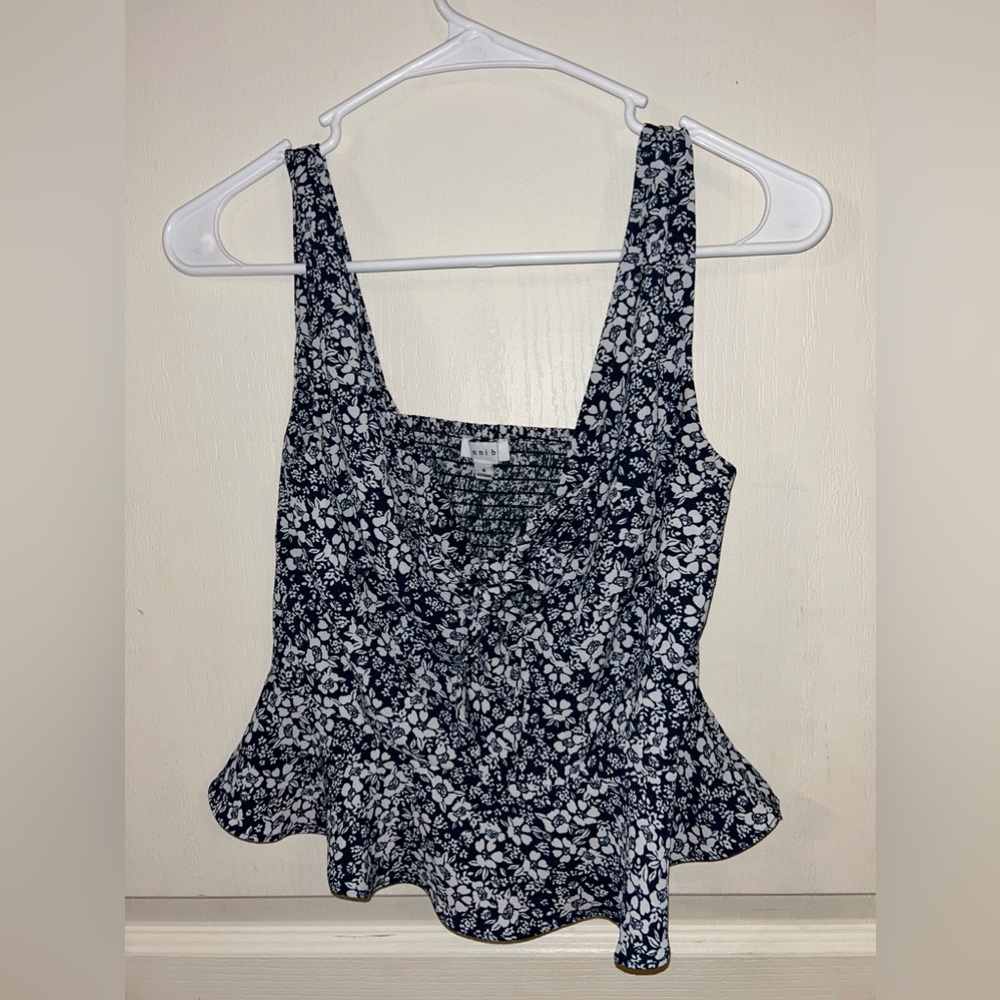 Women’s small dress top. New condition.